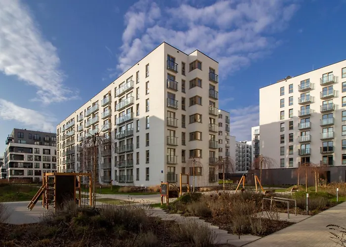 M&R Apartament Airport&Business Wynalazek - Fast Wi-Fi - Underground Garage - Self Check-In - Netflix - 6 Min From Chopin Airport
