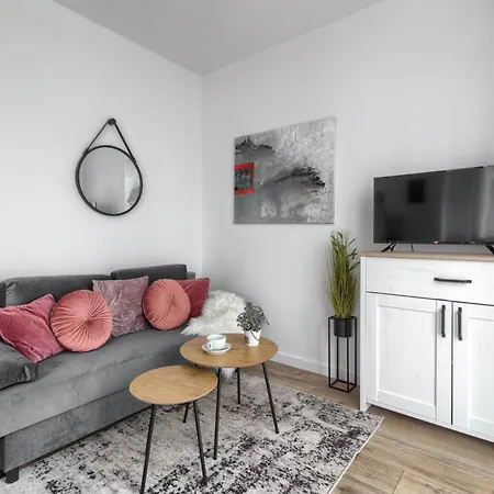 M&R Apartament Airport&Business Wynalazek - Fast Wi-Fi - Underground Garage - Self Check-In - Netflix - 6 Min From Chopin Airport Varsovia Exterior foto