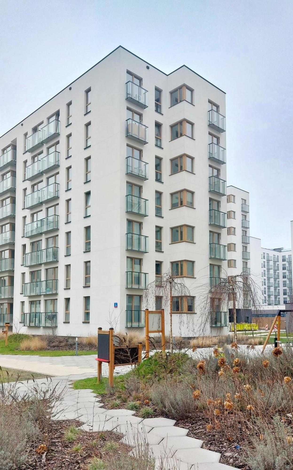 M&r Airport&business Wynalazek - Fast Wi-fi - Underground Garage - Self Check-in - Netflix - 6 Min From Chopin Airport Apartamento *