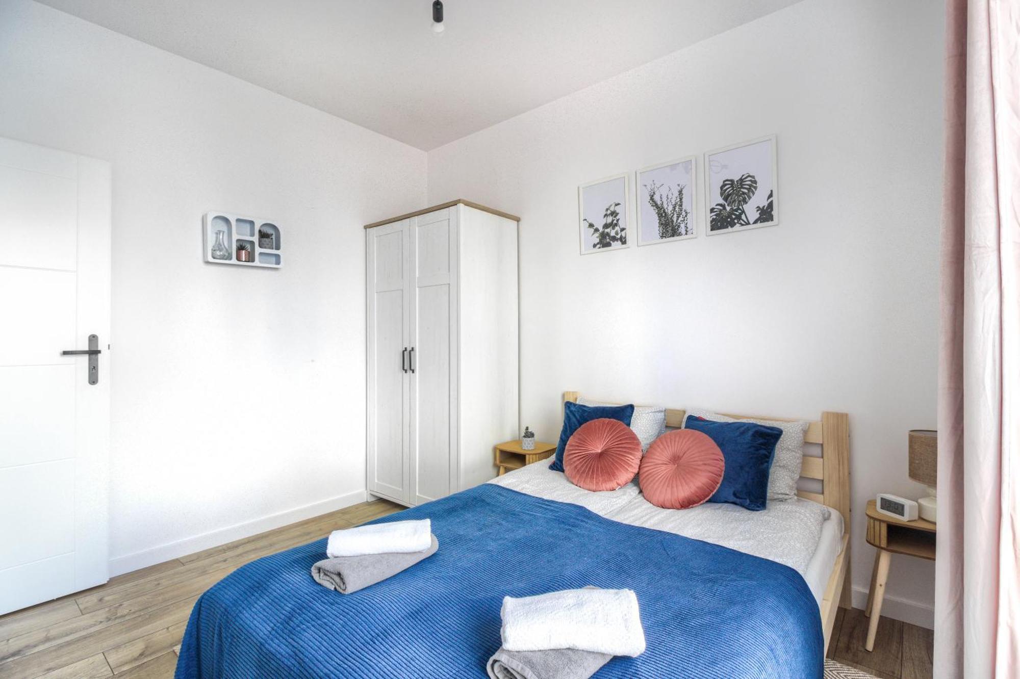 Apartamento M&r Airport&business Wynalazek - Fast Wi-fi - Underground Garage - Self Check-in - Netflix - 6 Min From Chopin Airport