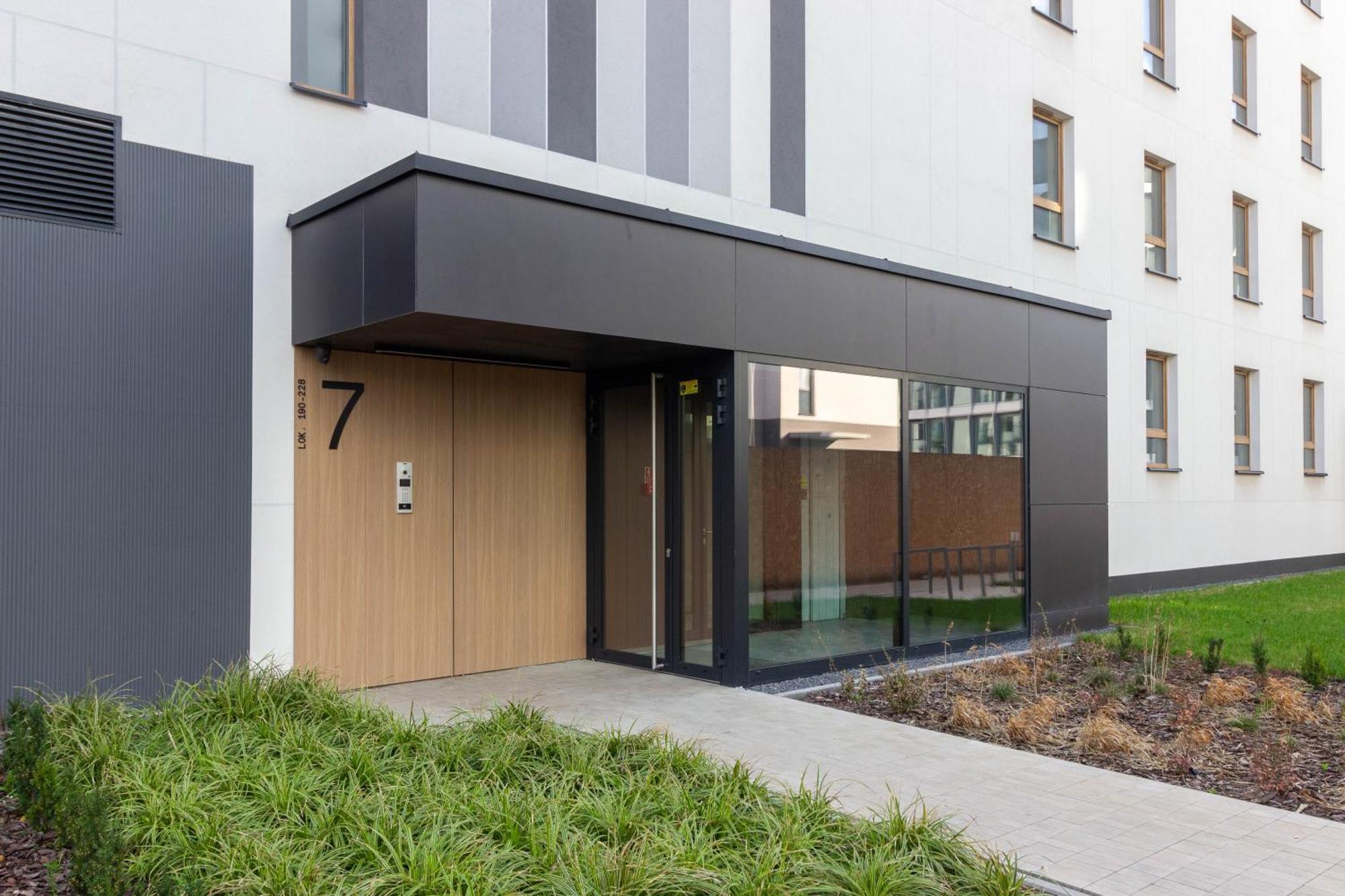 M&r Airport&business Wynalazek - Fast Wi-fi - Underground Garage - Self Check-in - Netflix - 6 Min From Chopin Airport Varsovia