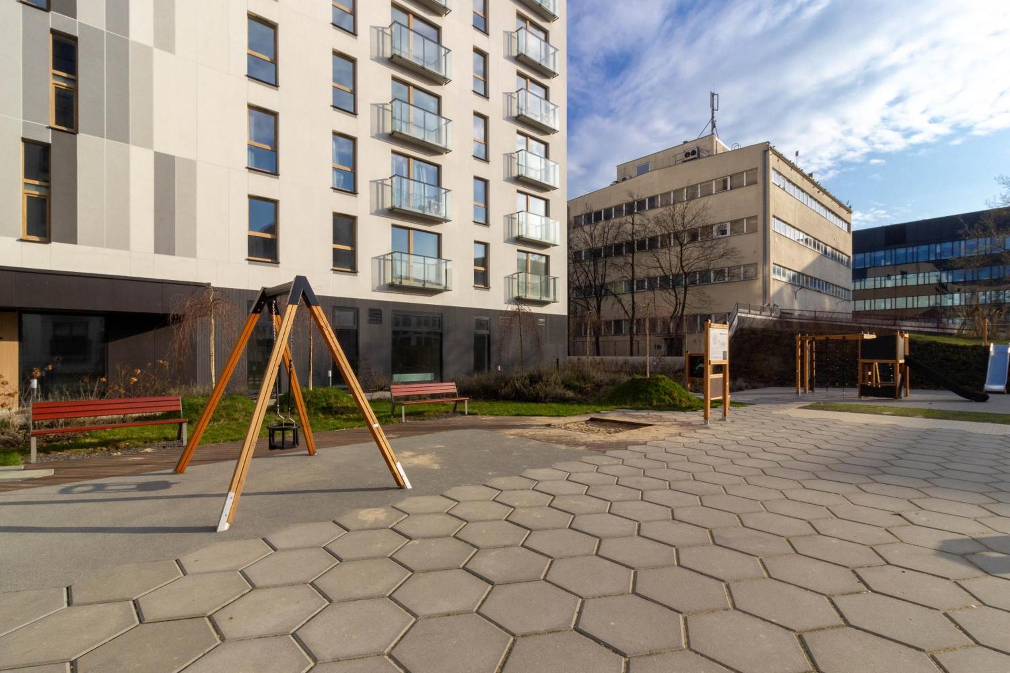 Apartamento M&r Airport&business Wynalazek - Fast Wi-fi - Underground Garage - Self Check-in - Netflix - 6 Min From Chopin Airport